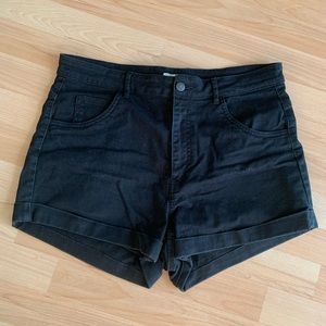 GUC H&M black jean shorts